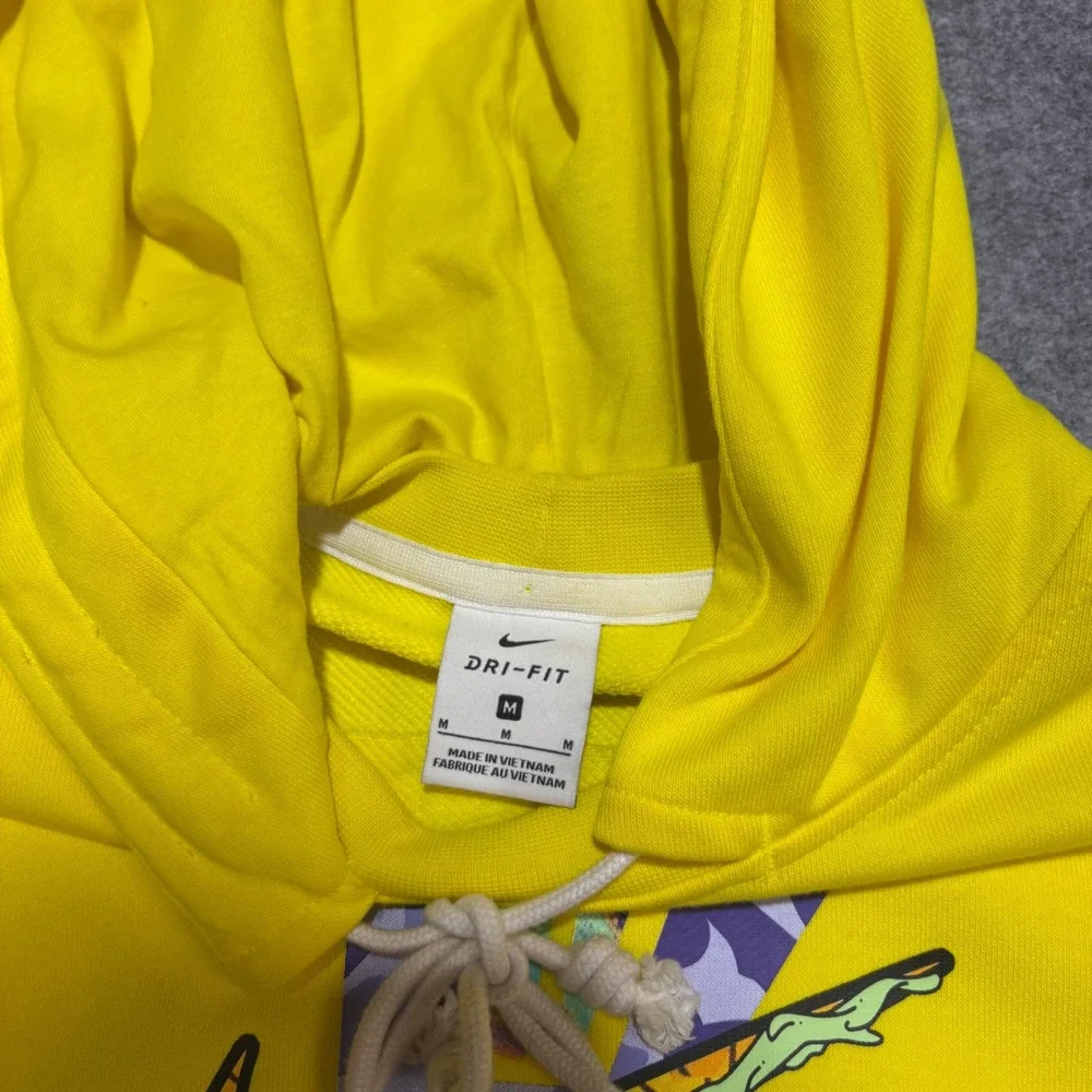 Nike Kyrie Irving Standard Issue Dri-FIT Hoodie Yellow DA5989-703 Mens Medium